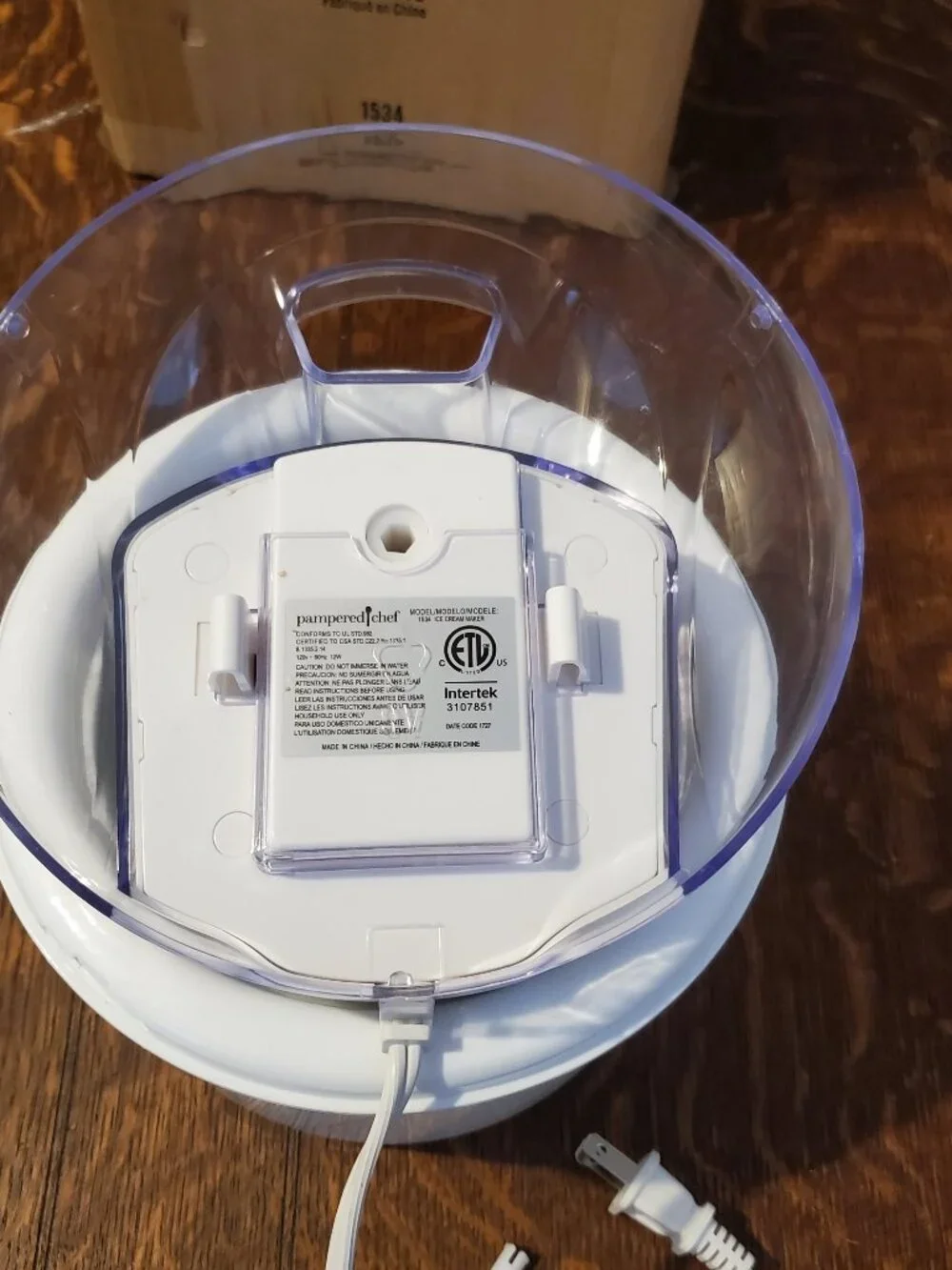 Pampered Chef Ice Cream Maker with Silicone Lid